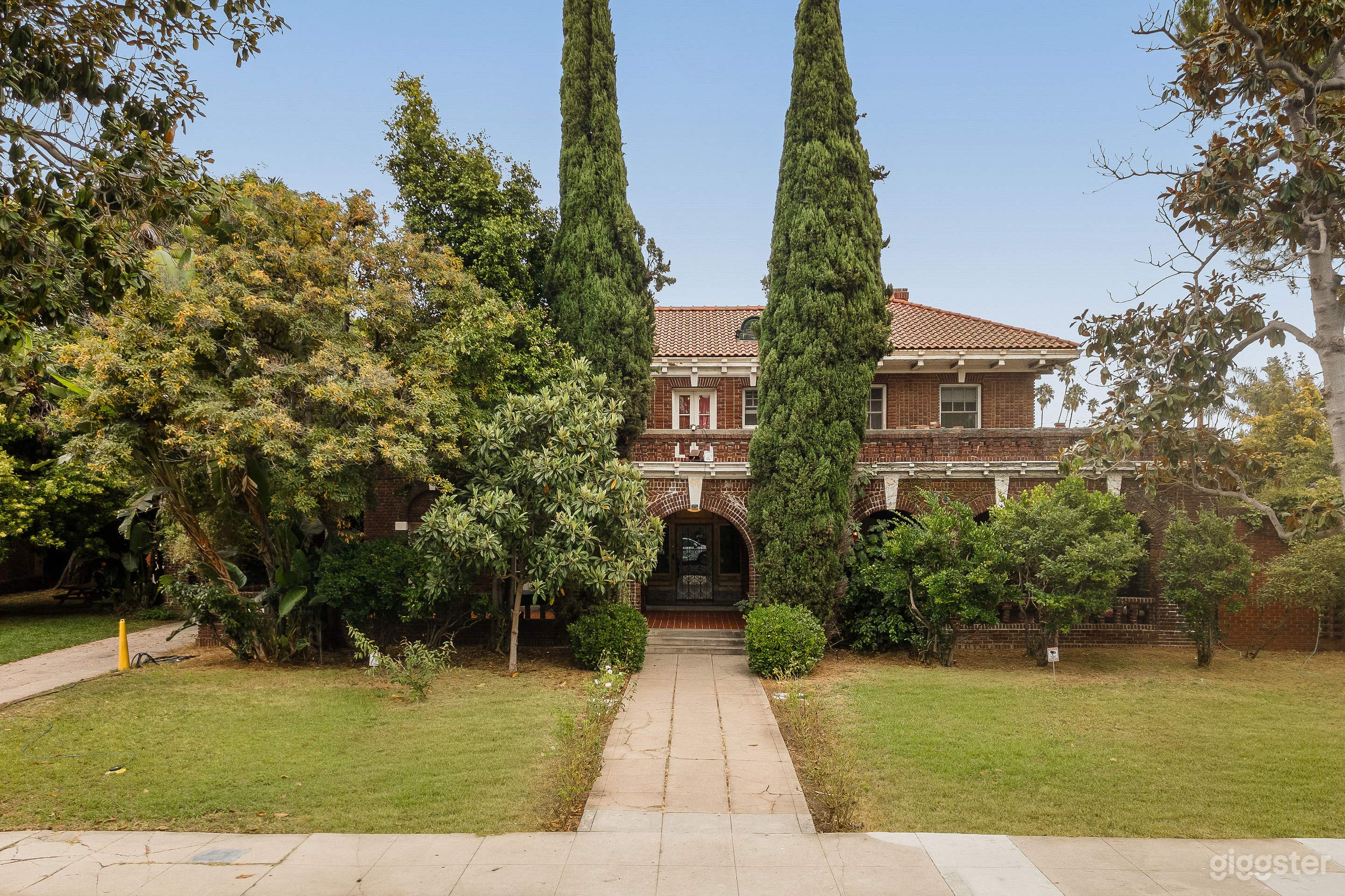 Vintage Hollywood Mansion/World Cup/ Verticals Photo 4