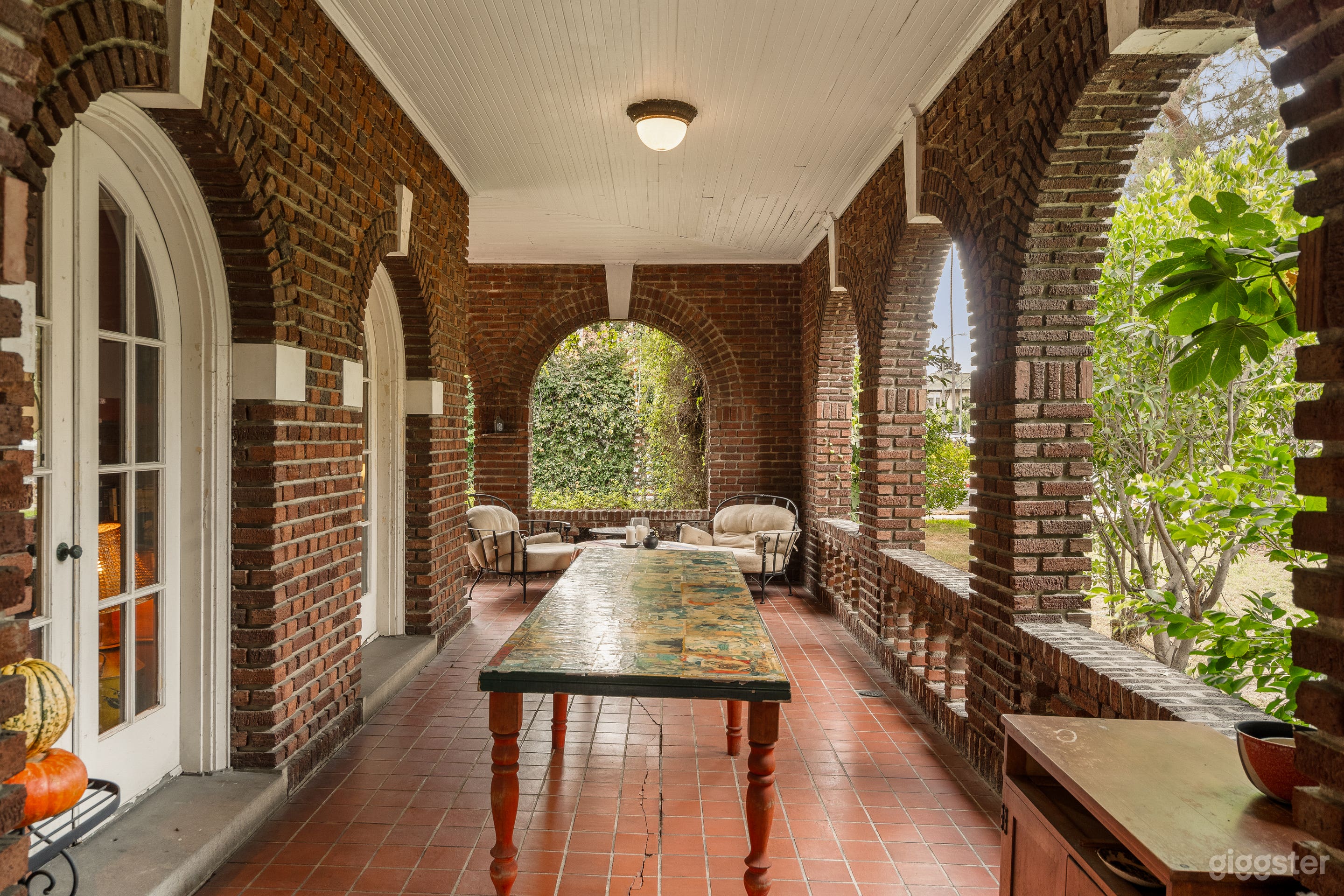 Vintage Hollywood Mansion/World Cup/ Verticals Photo 2