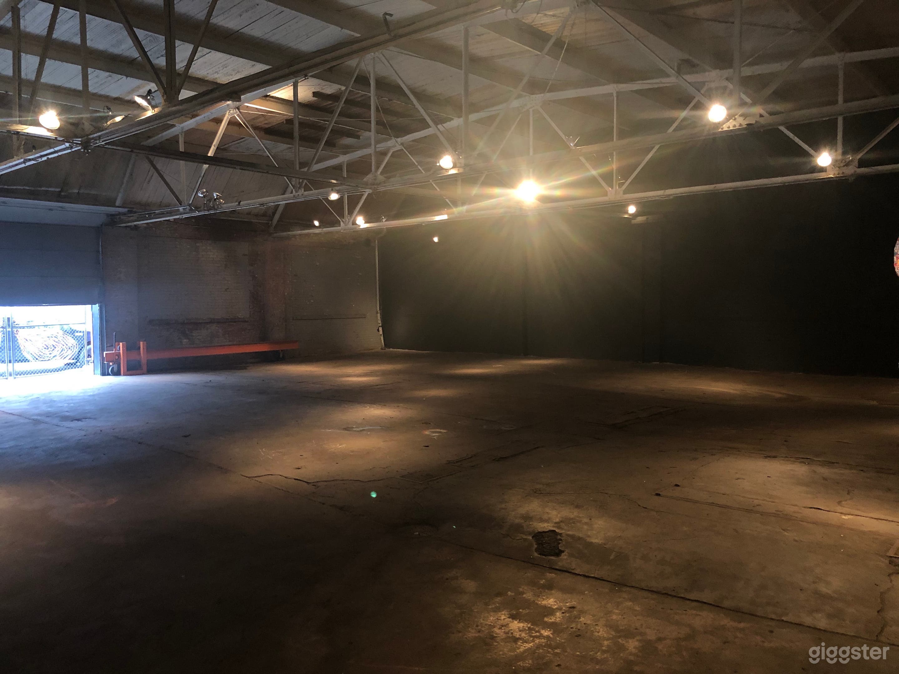 60x60 room with load in door