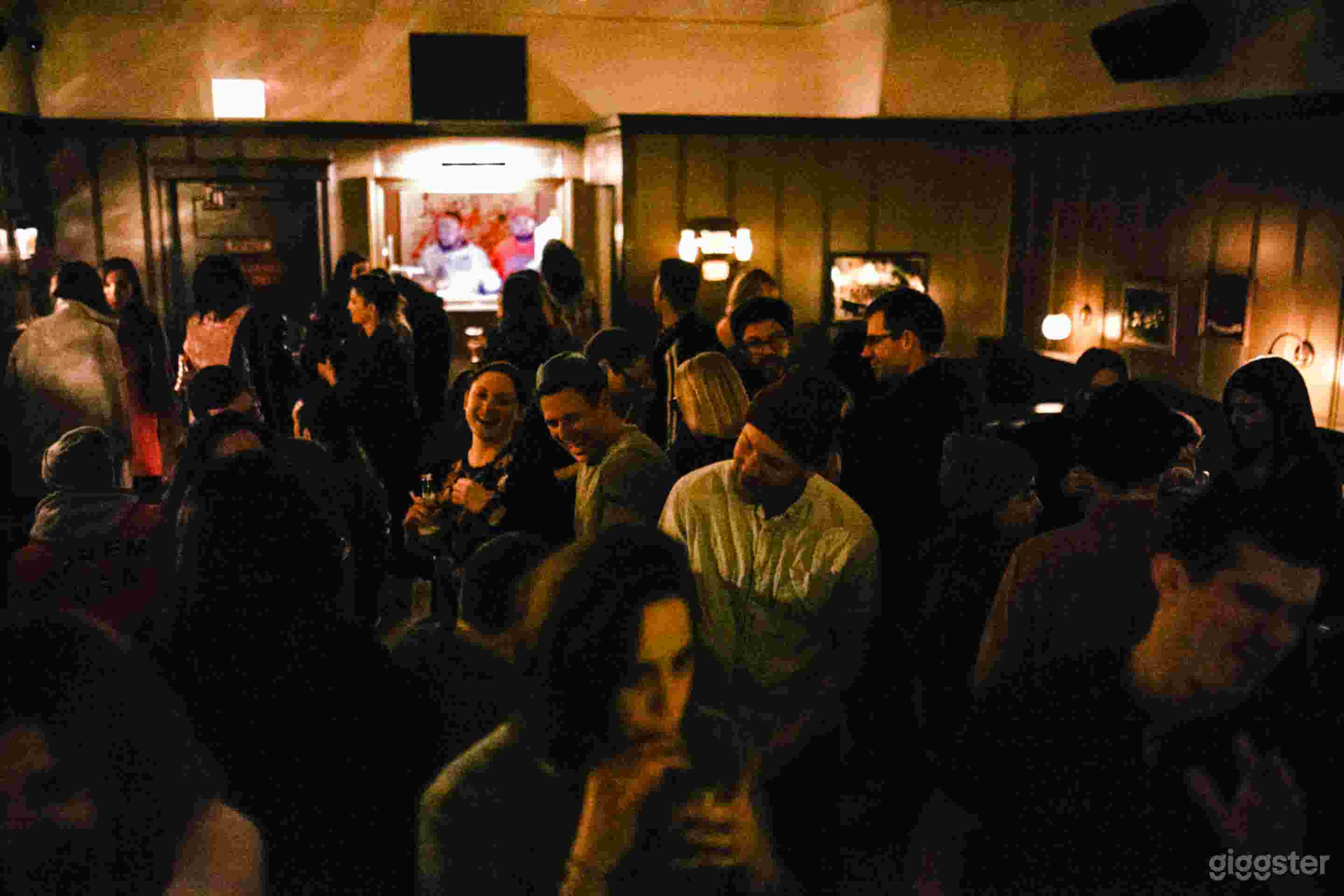 Classic Chicago/Midwest Tavern Vibes  Photo 4