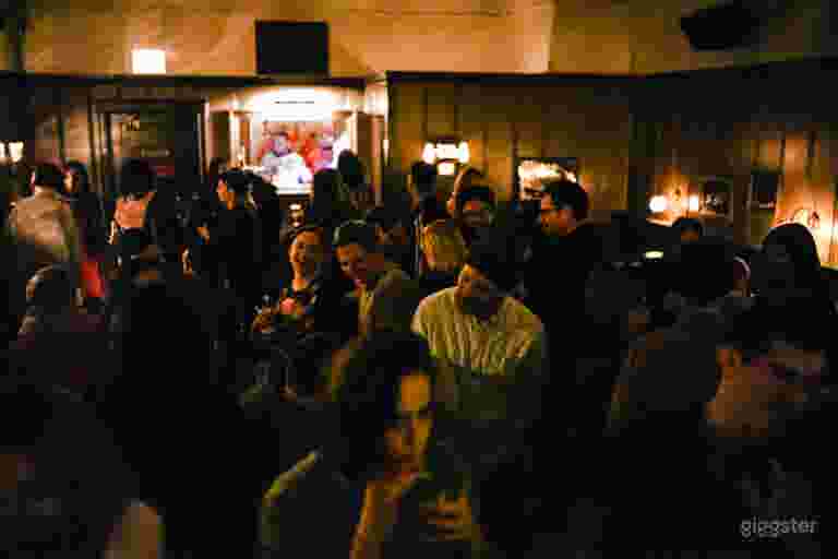  Classic Chicago/Midwest Tavern Vibes  