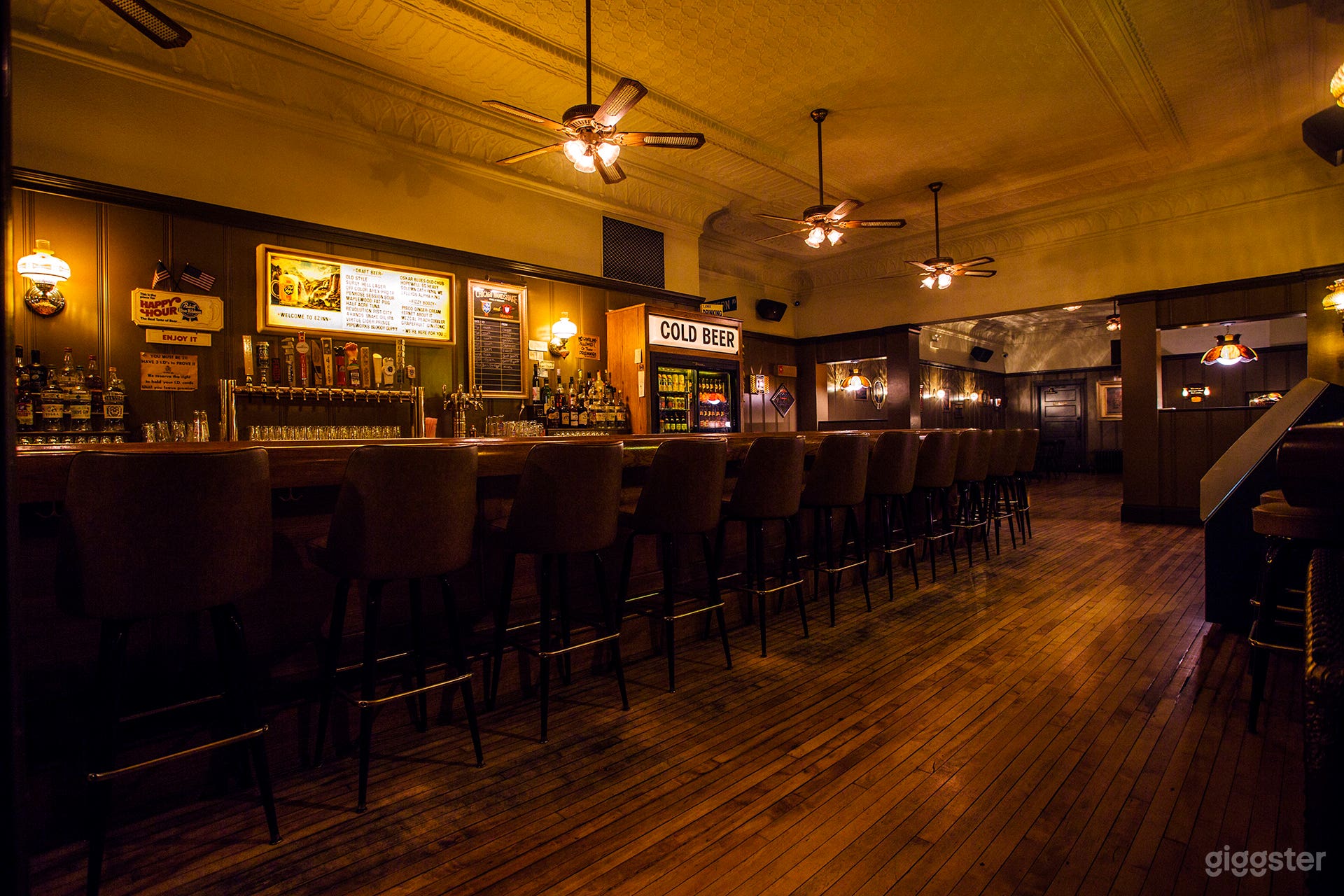 Classic Chicago/Midwest Tavern Vibes  Photo 2