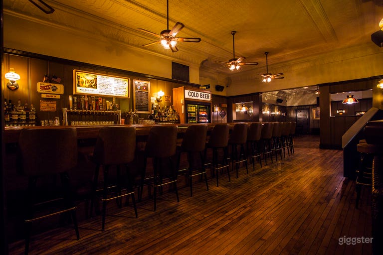  Classic Chicago/Midwest Tavern Vibes  