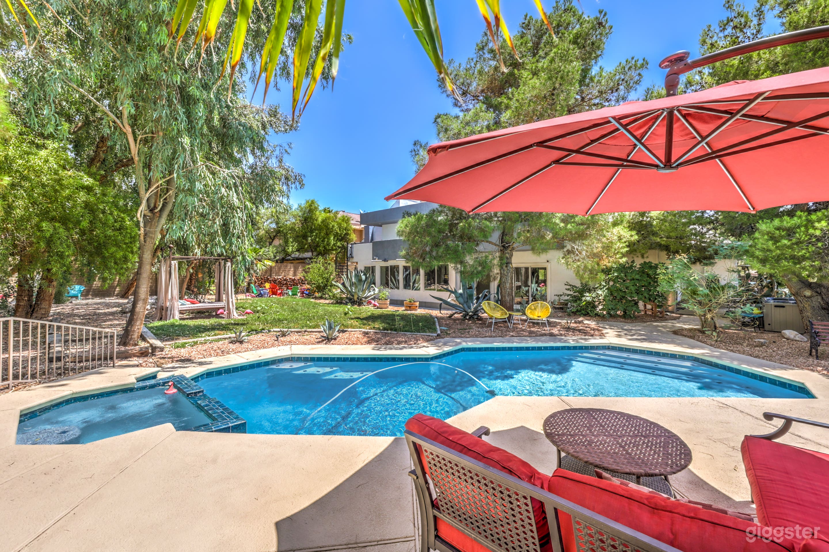 Vegas Mid-Century Mansion on 1/2 an Acre Photo 3