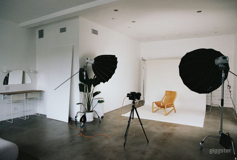  Estudio industrial con luz natural cerca de la playa 