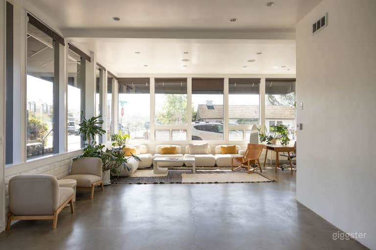  Modern Spacious Natural Light Studio Near Beach 
