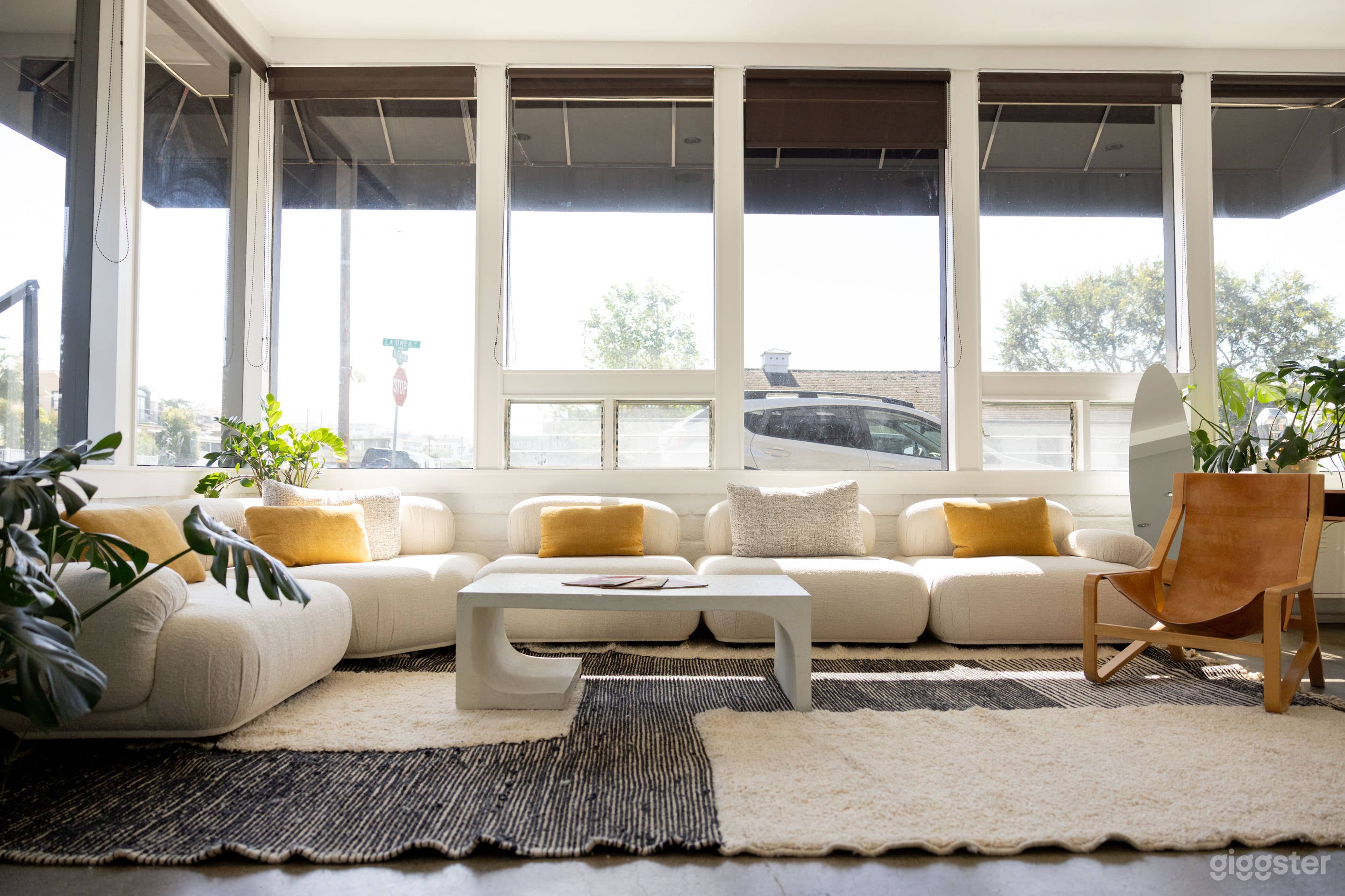 Modern Spacious Natural Light Studio Near Beach Photo 3
