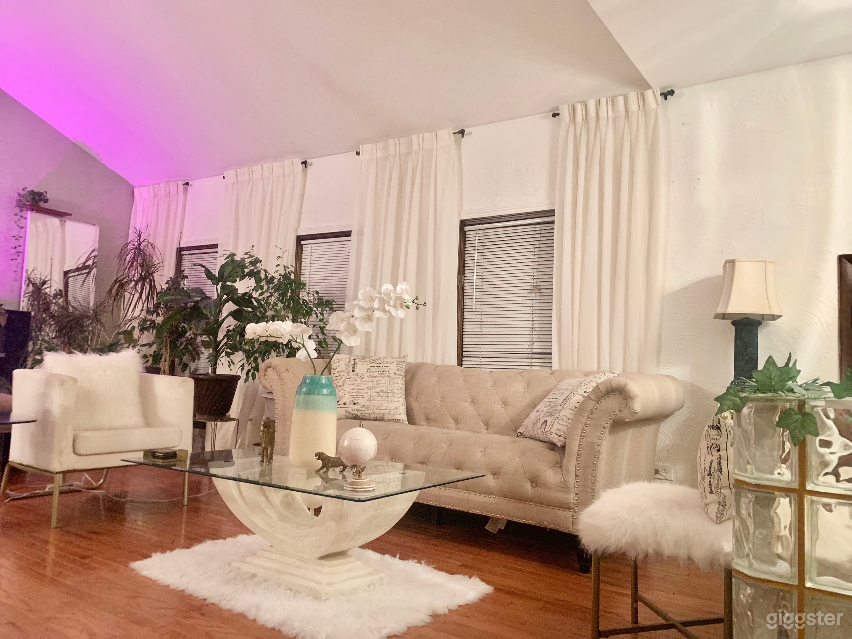 Living room w/garden inspired reading nook 