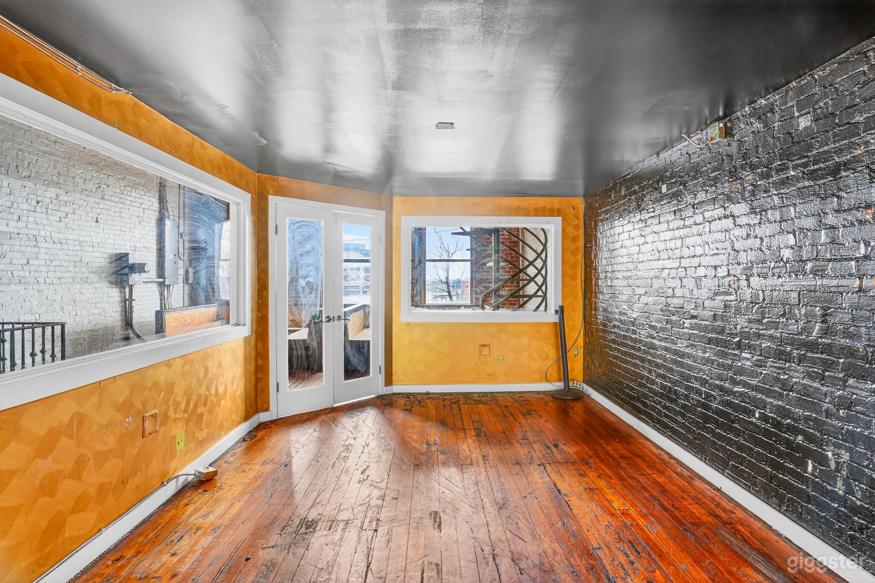 Space For Filming, Events And Meetings Above Restaurant Photo 3