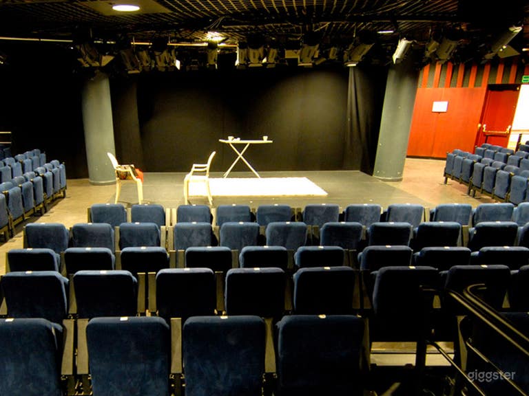  Sala de teatro totalmente equipada  