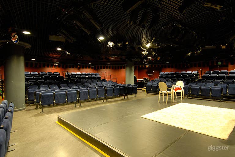 Sala de teatro totalmente equipada  