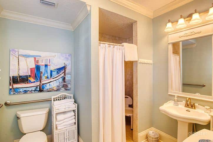  Happy Harbor Breeze Suite Room  