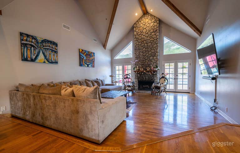  Breathtaking Santa Clarita Ranch Home on 5 Acres  