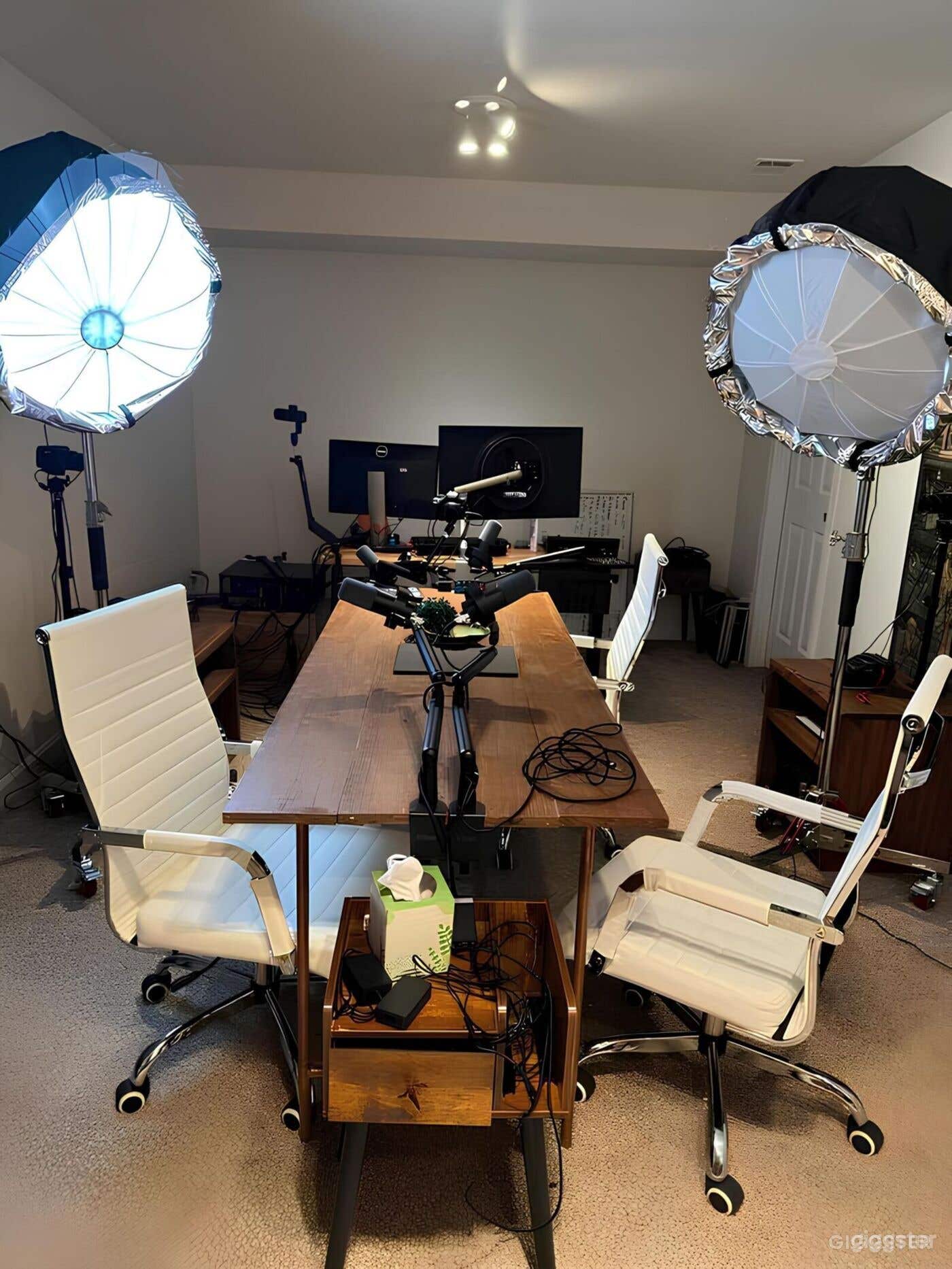 Sleek Podcast Studio  Photo 2