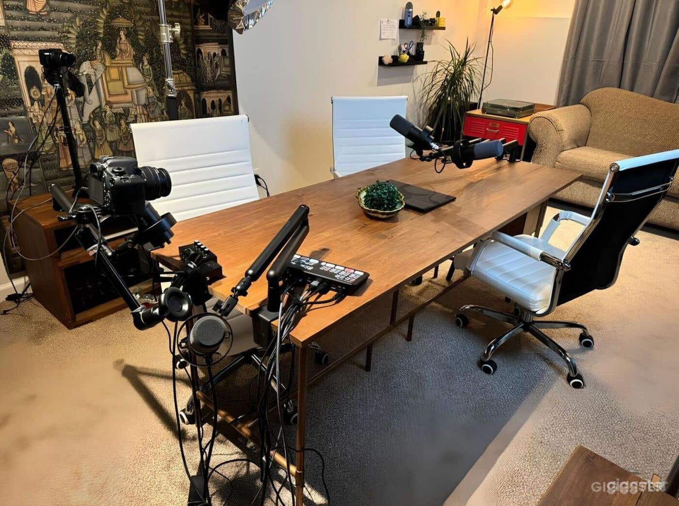 Sleek Podcast Studio  Photo 1