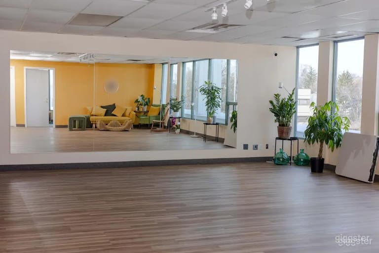  Peaceful Gallery for Workshops & Gatherings 