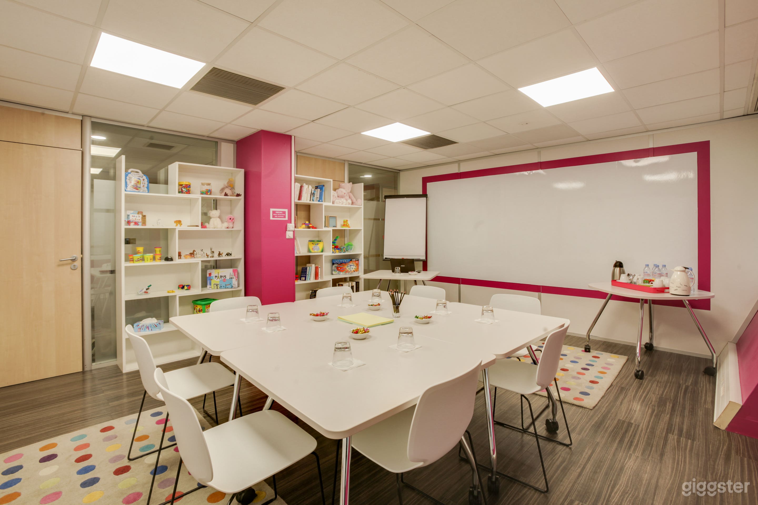 Floating Island Room 26m² Photo 3