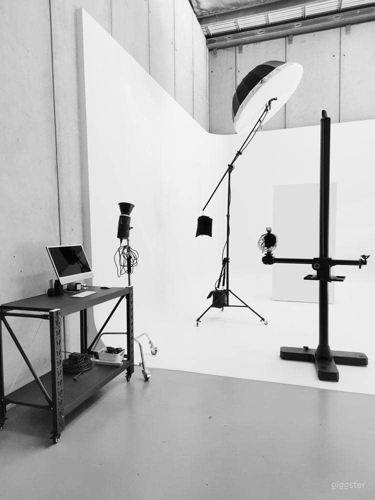 Well Equipped Photography Studio in Sydney Photo 4