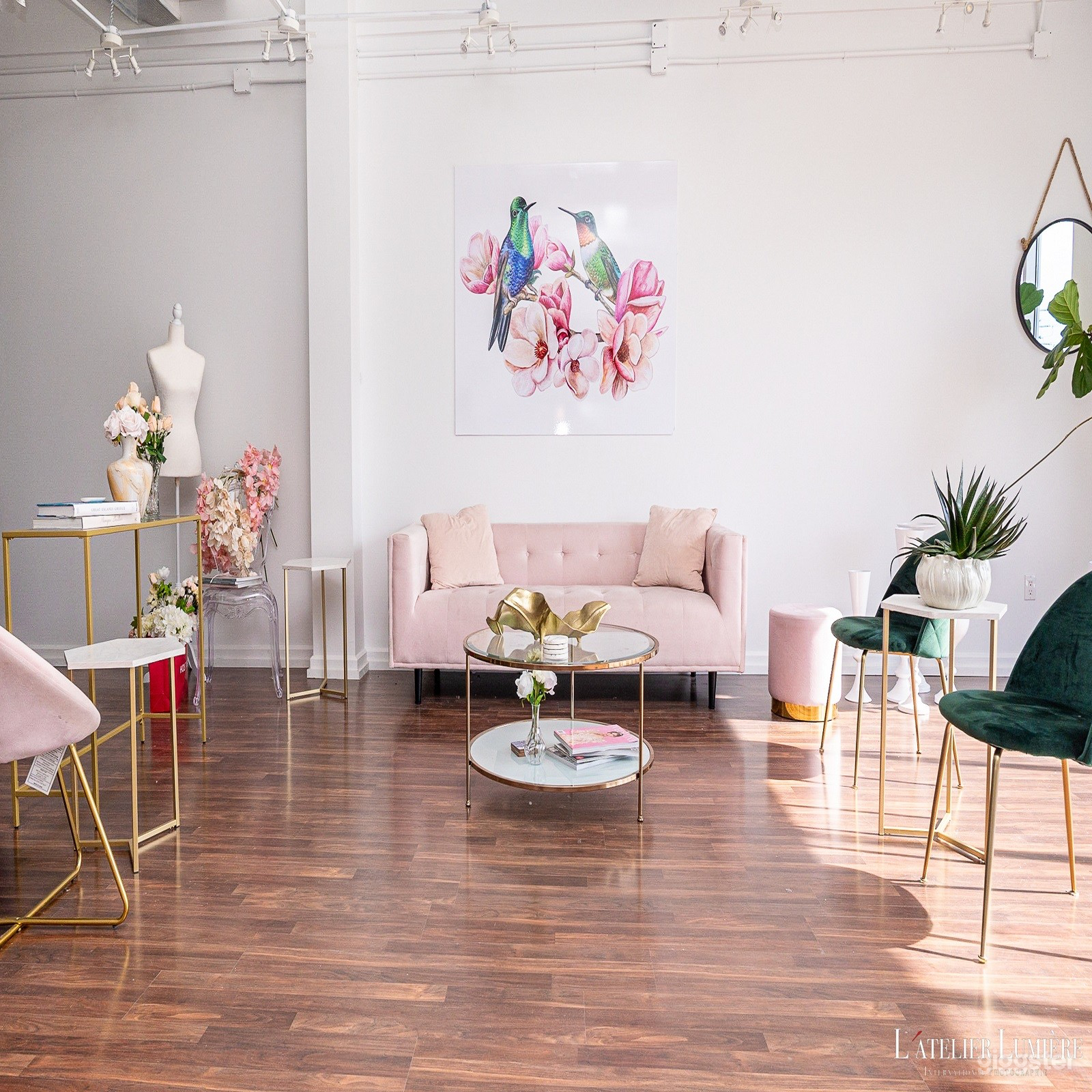 Modern &amp; Chic Studio Space Photo 1