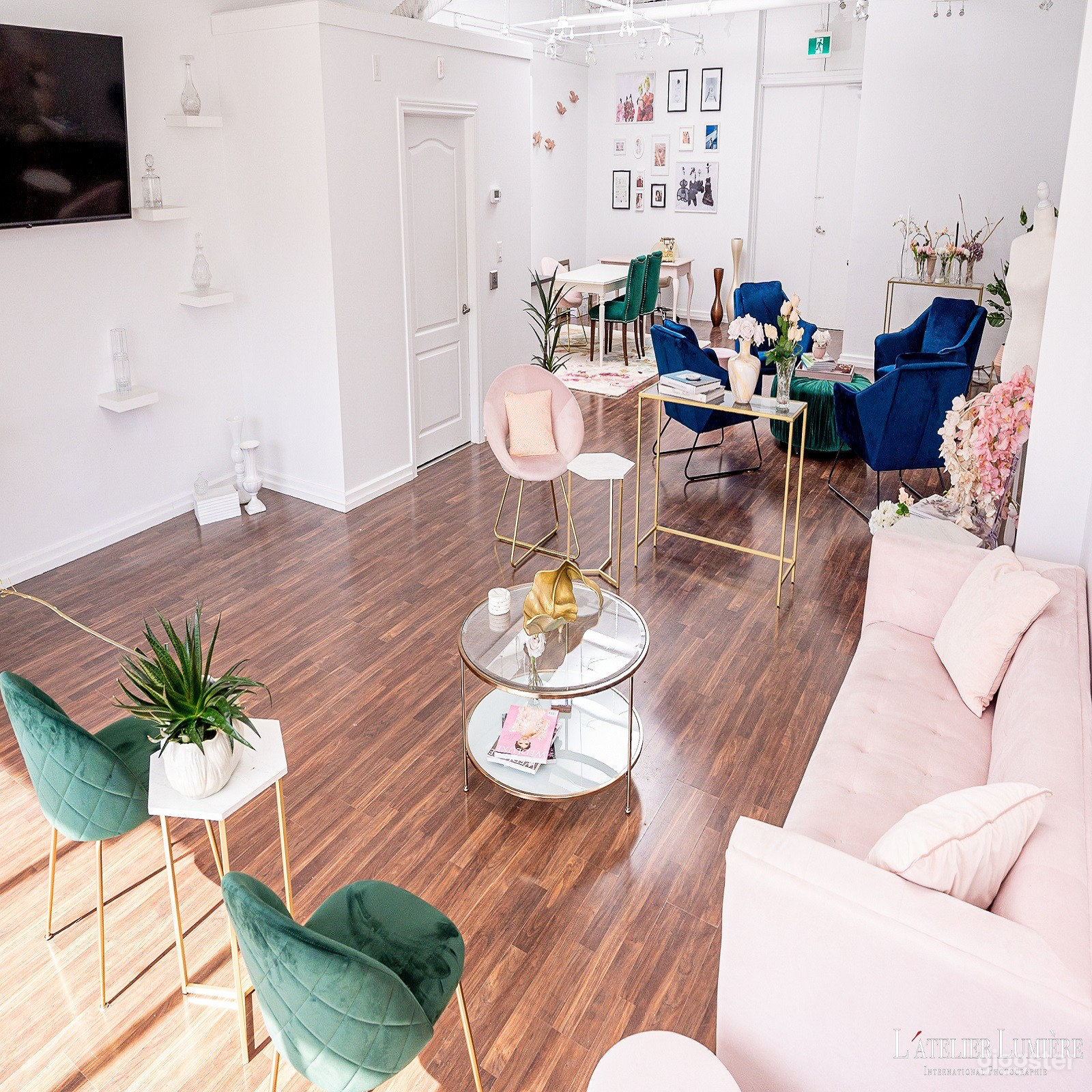 Modern &amp; Chic Studio Space Photo 2