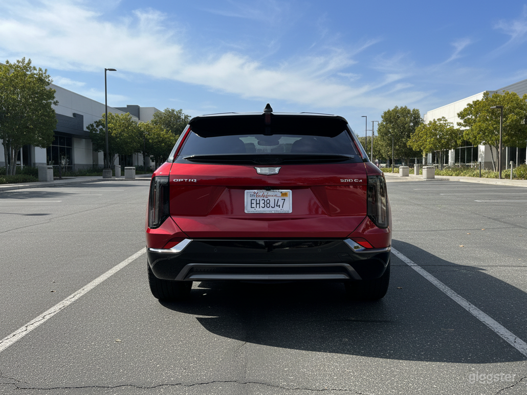 2025 Cadillac Optiq Sport - Luxury EV SUV for Film &amp; Photos Photo 3