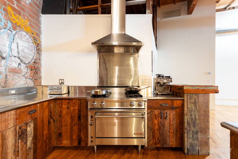  Silver Lake Test Kitchen + Graffiti Wall 