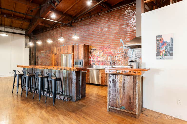  Silver Lake Test Kitchen + Graffiti Wall 