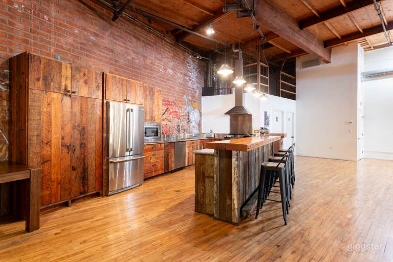  Silver Lake Test Kitchen + Graffiti Wall 