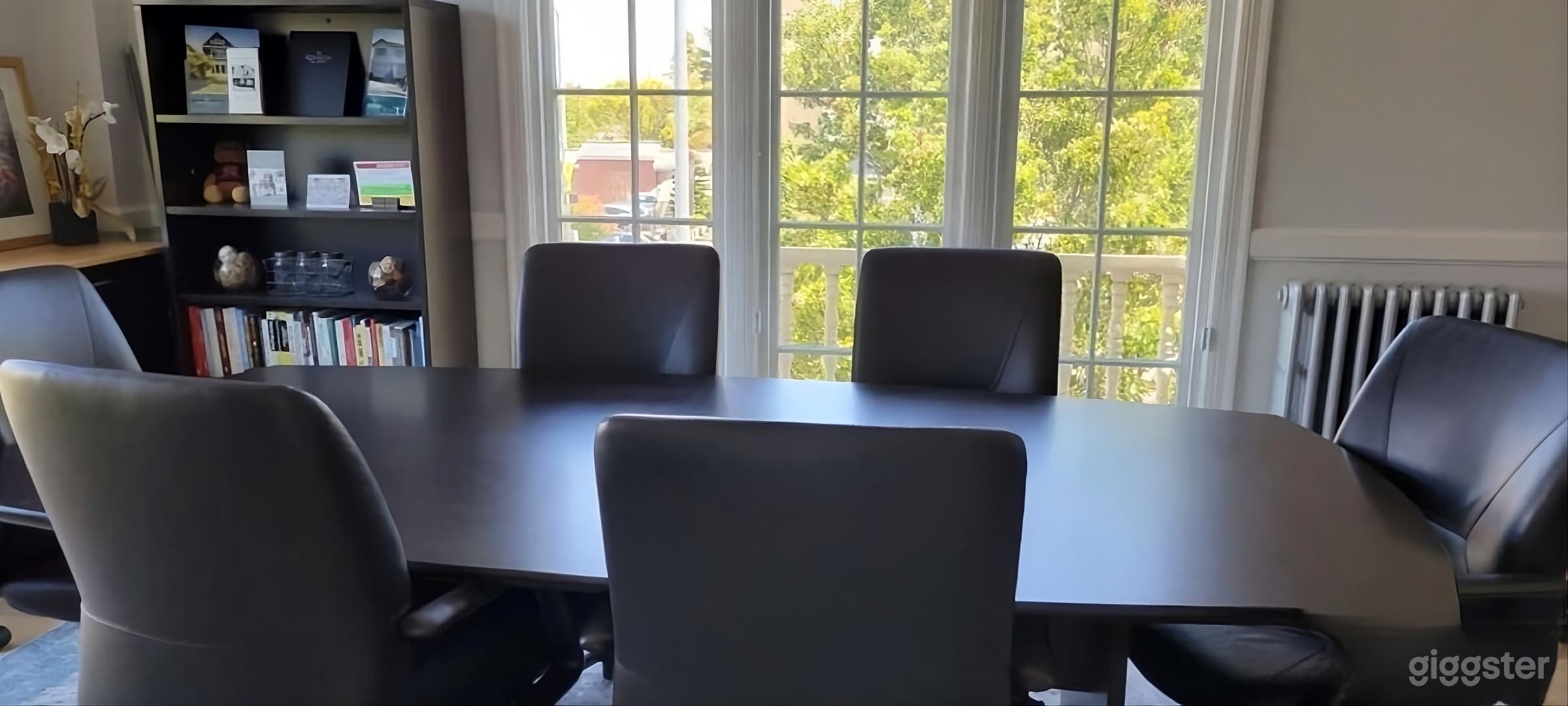 Conference Room in Central Downtown w/ tons of Natural Light Photo 2