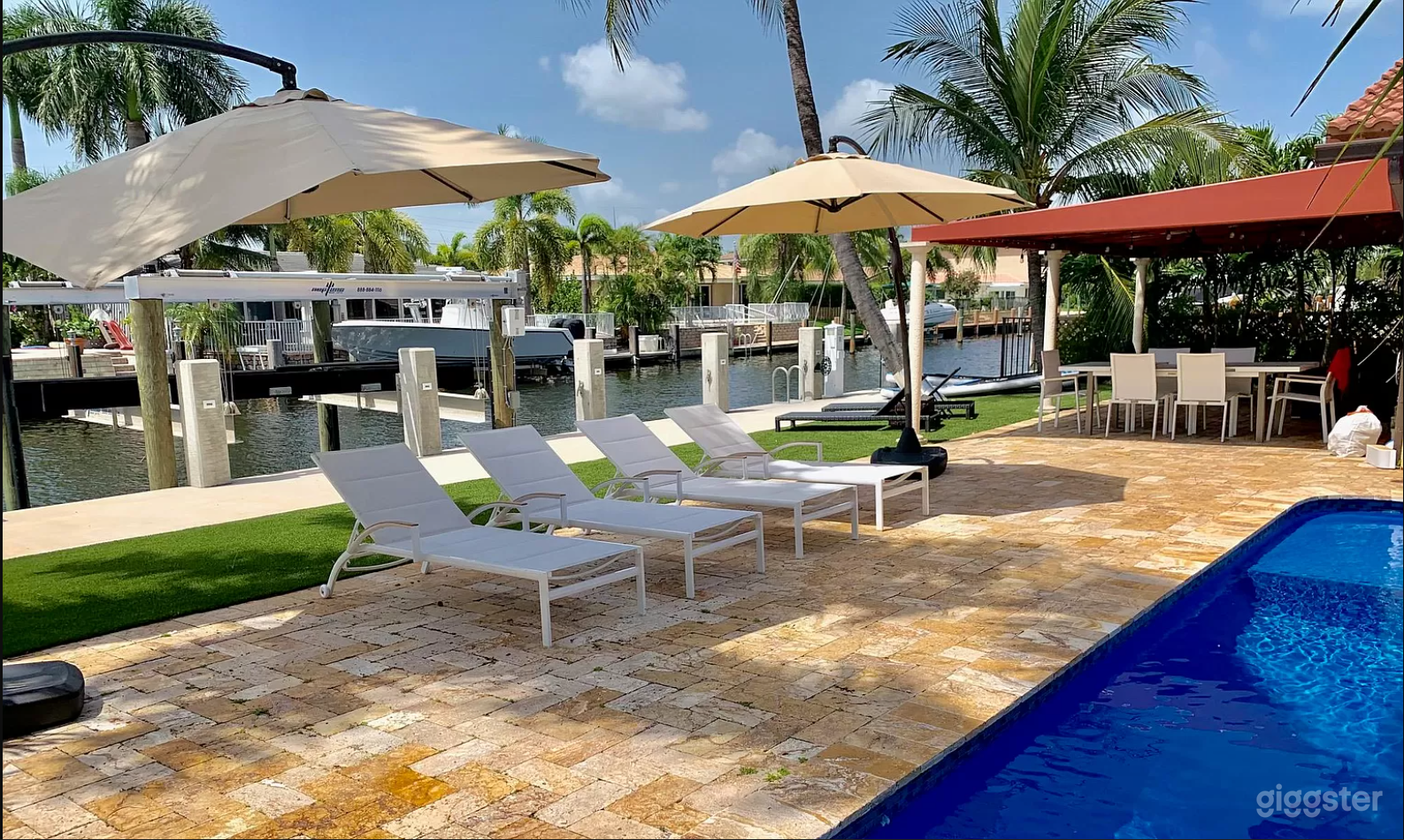 Upscale luxurious WATERFRONT pool home. BOAT DOCK Photo 4