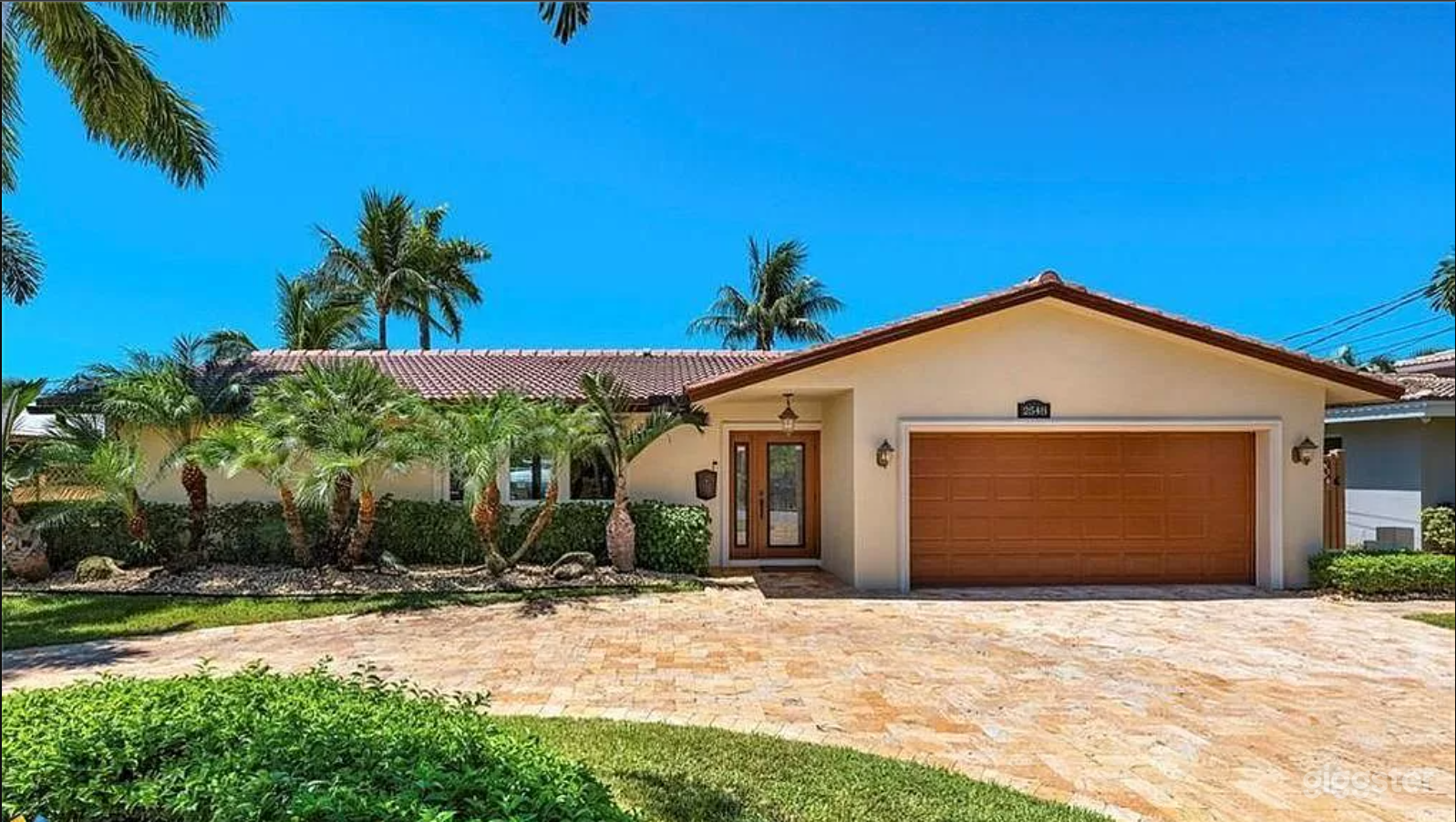 Upscale luxurious WATERFRONT pool home. BOAT DOCK Photo 1