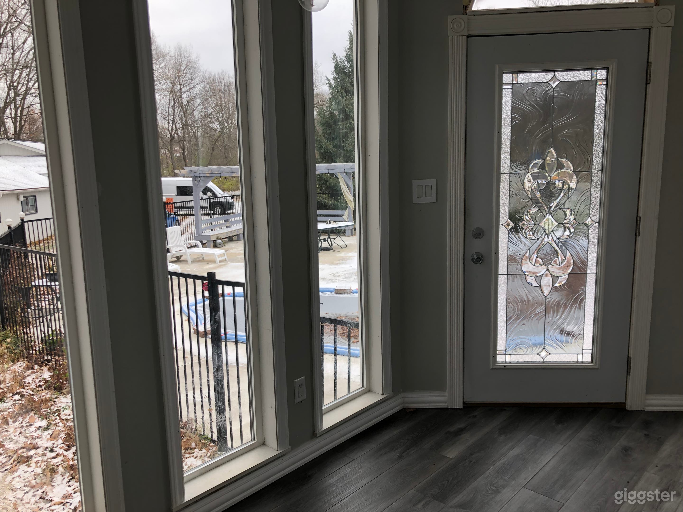 Modern home on 5 acre wooded lot- with victorian  Photo 3