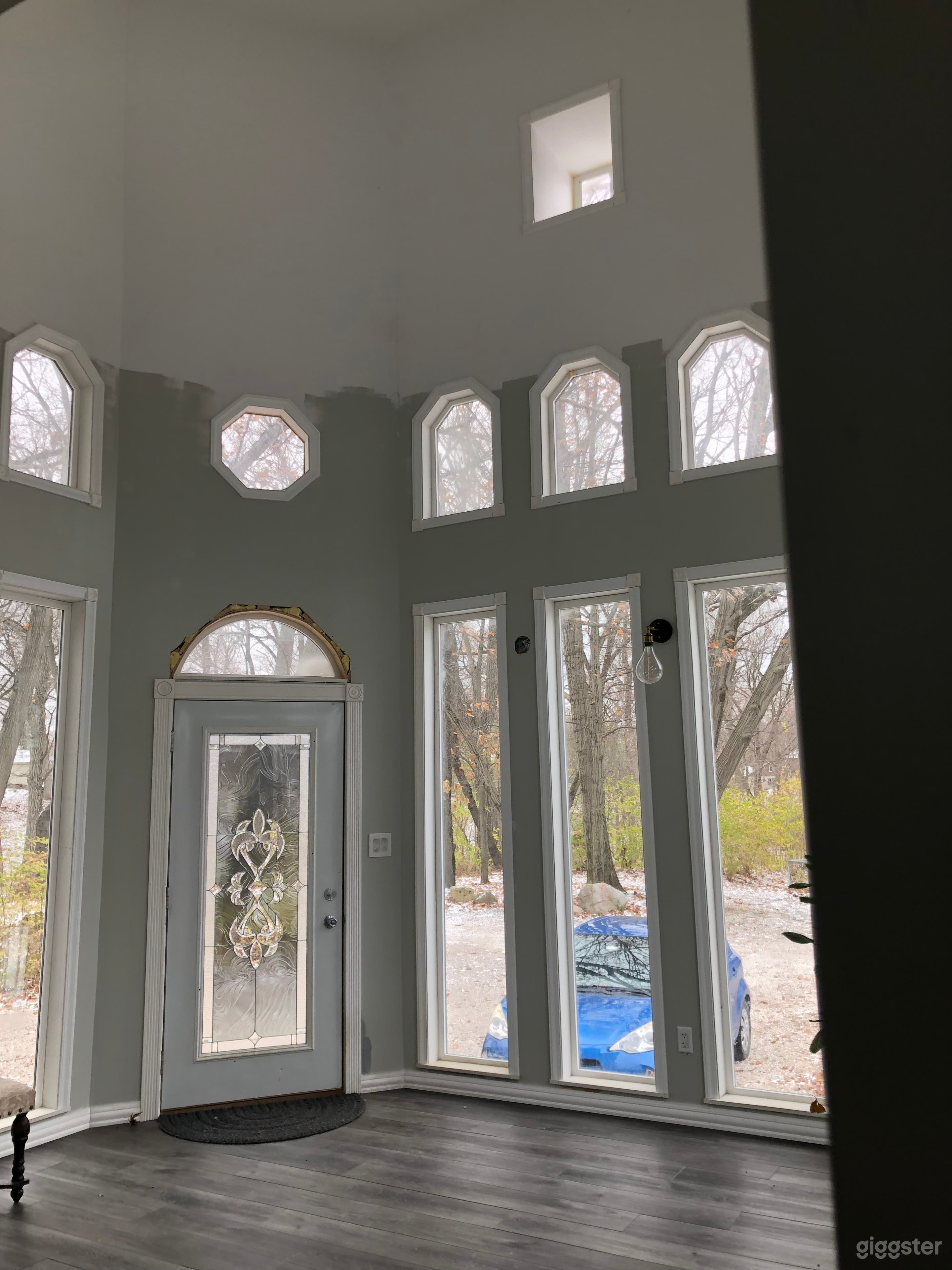 Modern home on 5 acre wooded lot- with victorian  Photo 4