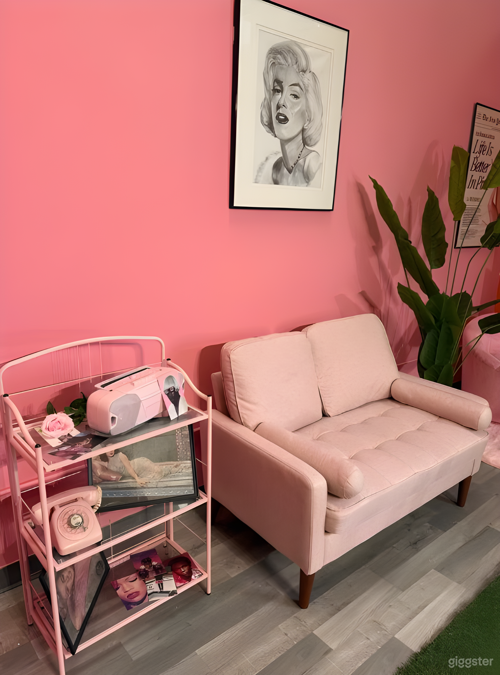 Multi-Color Content Room Photo 2