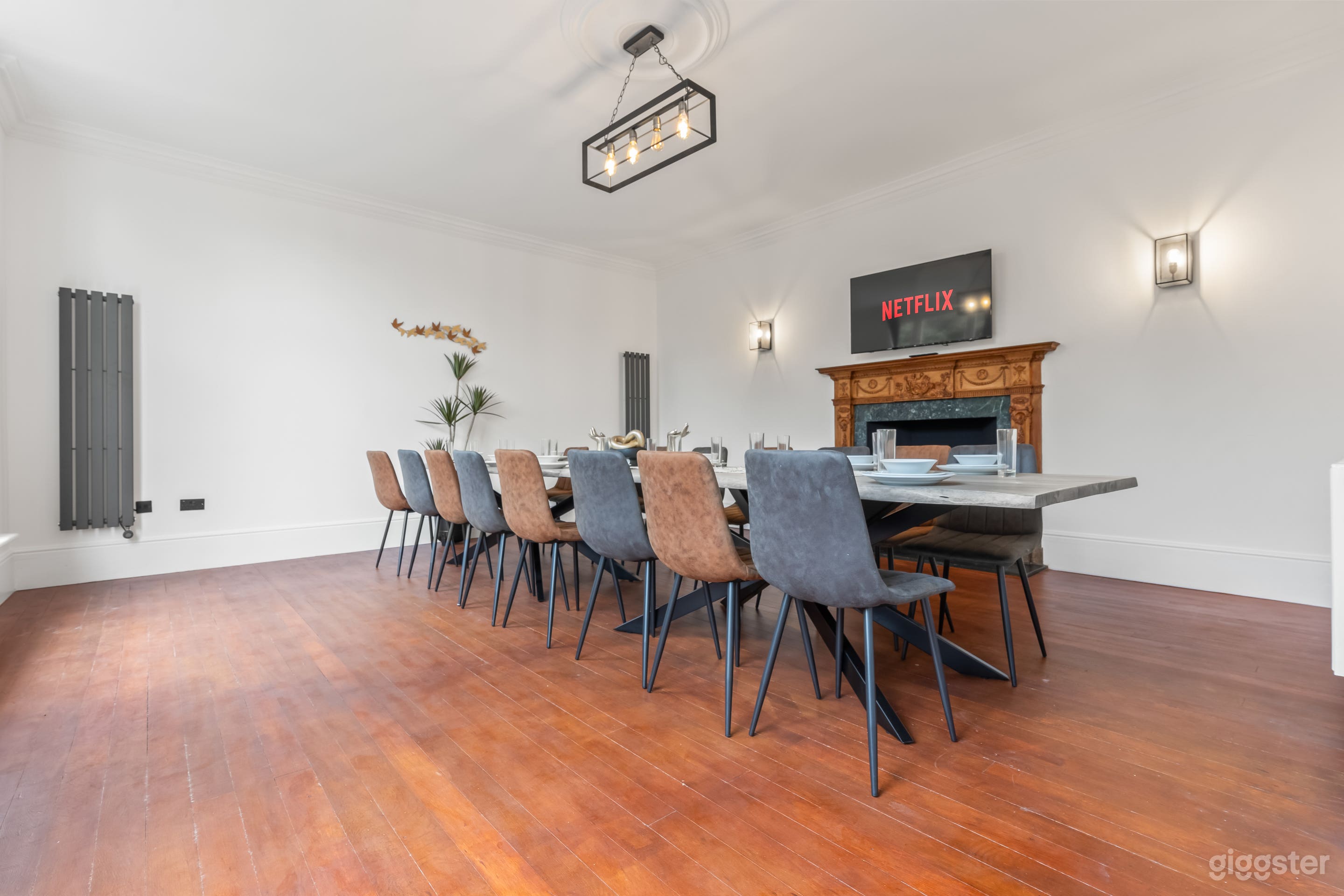 Charming,Spacious Manor House with Lake&amp;Pool Table Photo 4