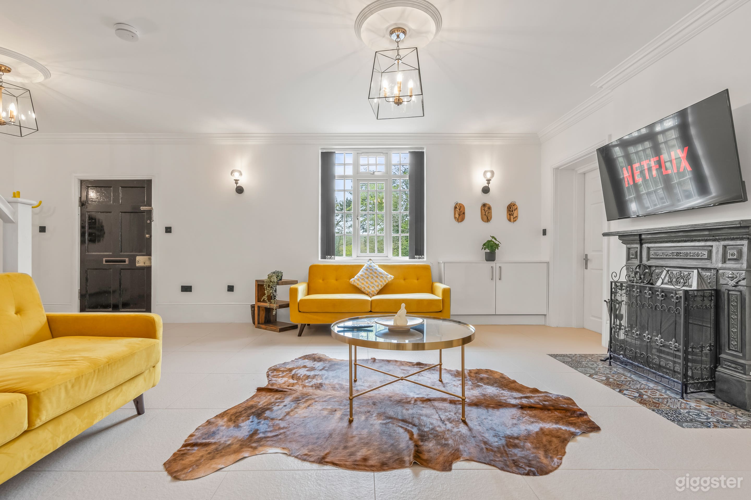 Charming,Spacious Manor House with Lake&amp;Pool Table Photo 1