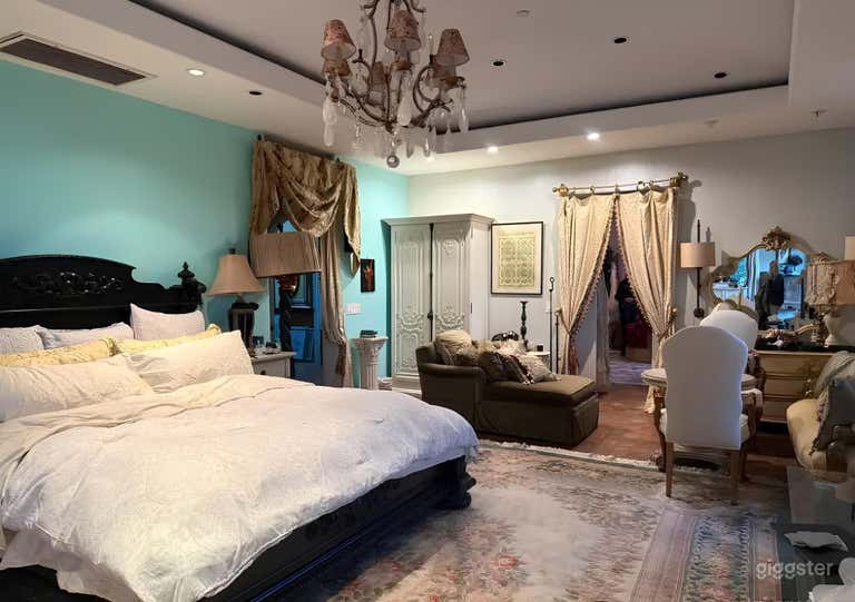  Vintage European Cinematic House in Beverly Hills 