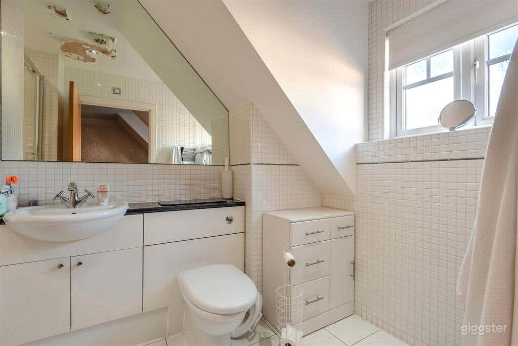Spacious luxury family home, in a gated community Photo 3