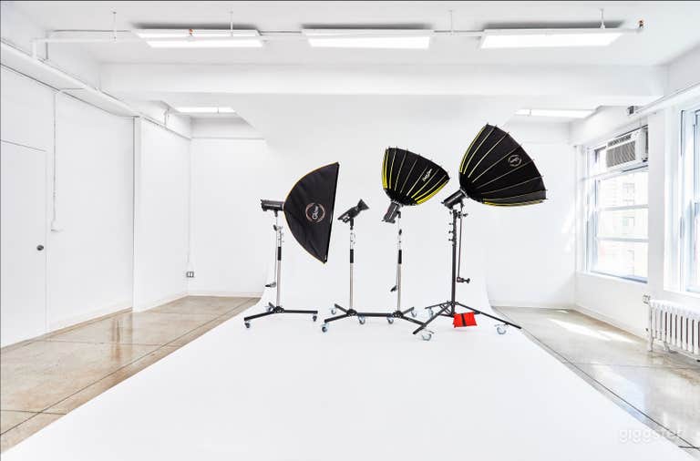  14A Cyc wall + Midtown Views + Free Equipment 