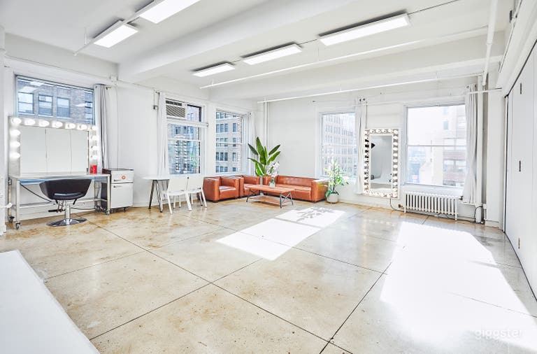  14A Cyc wall + Midtown Views + Free Equipment 