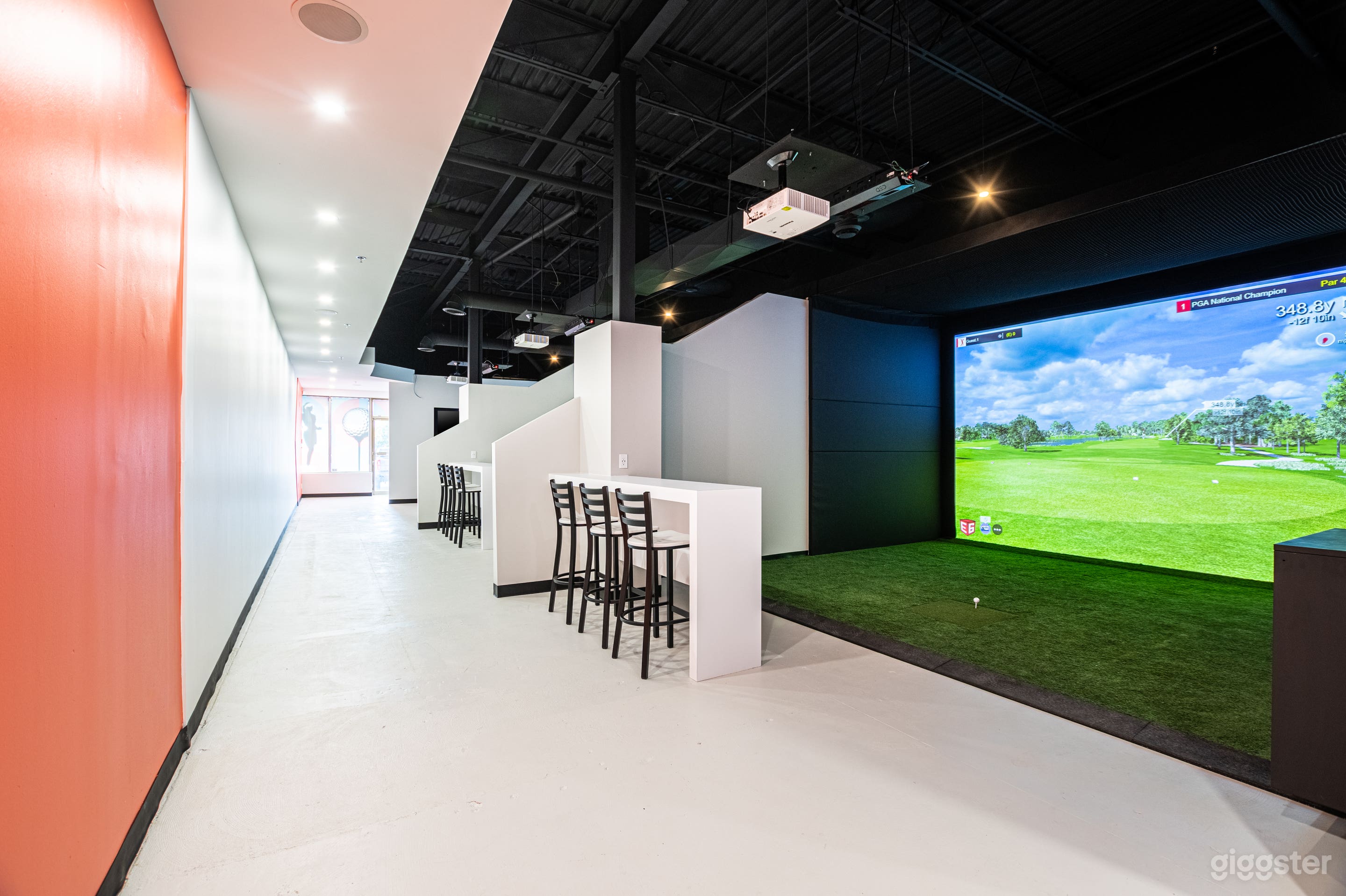 Immersive Indoor Golf Simulator  Photo 3