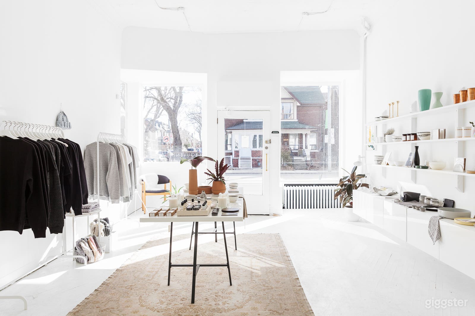 Bright Contemporary Retail/Gallery Space Photo 1