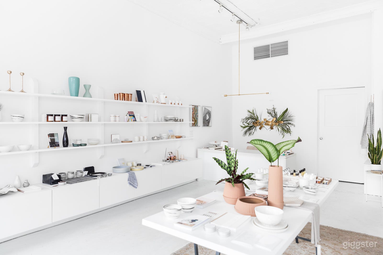 Bright Contemporary Retail/Gallery Space Photo 4