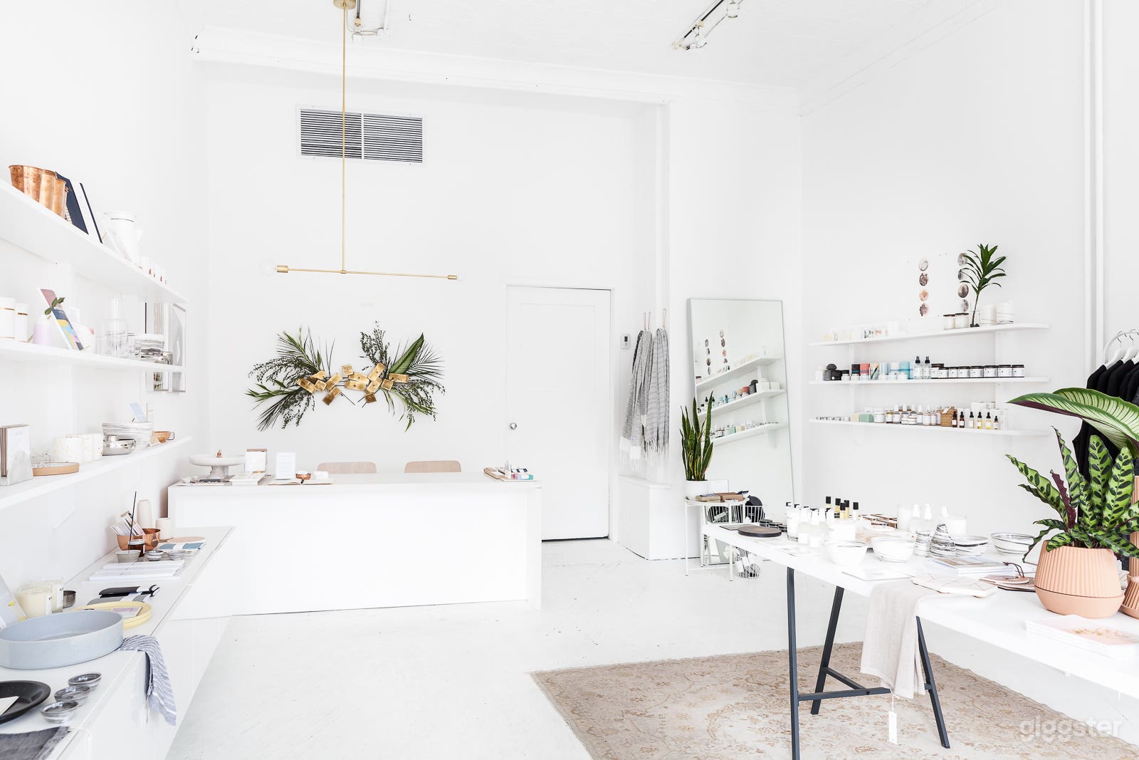 Bright Contemporary Retail/Gallery Space Photo 3