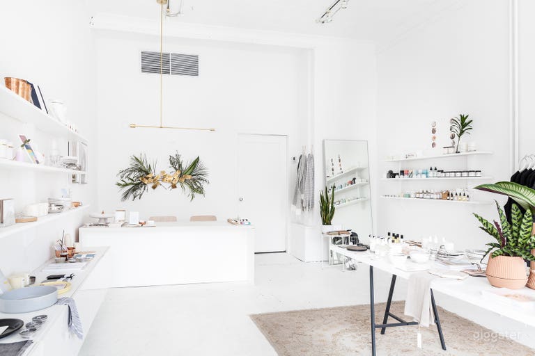  Bright Contemporary Retail/Gallery Space 