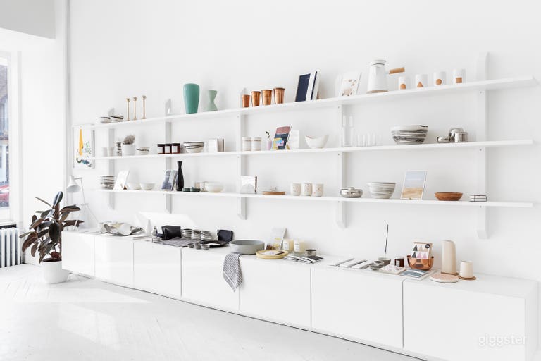  Bright Contemporary Retail/Gallery Space 