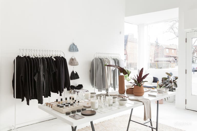  Bright Contemporary Retail/Gallery Space 