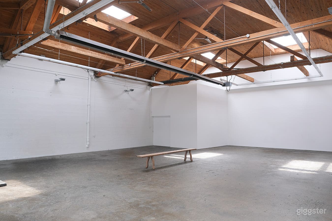 Industrial Warehouse Space Photo 4