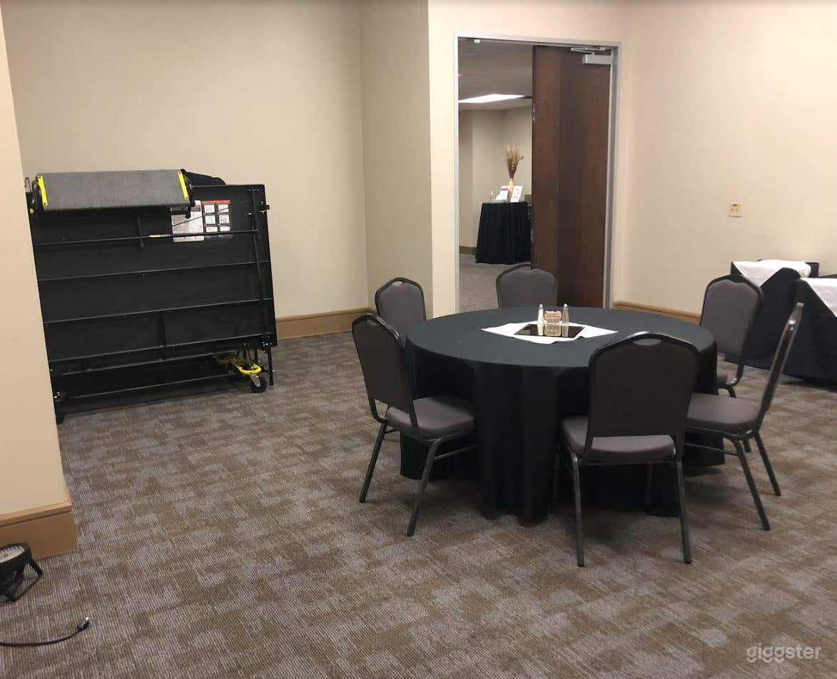 Elm Room in Austin Photo 1