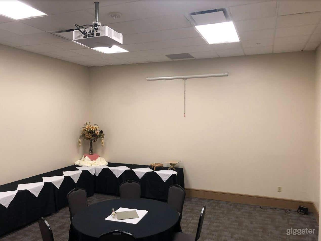 Elm Room in Austin Photo 3